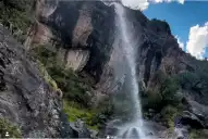 El tesoro oculto de Tucumán: una imponente cascada entre montañas, arroyos y senderos
