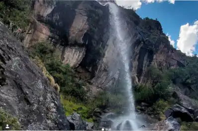 El tesoro oculto de Tucumán: una imponente cascada entre montañas, arroyos y senderos