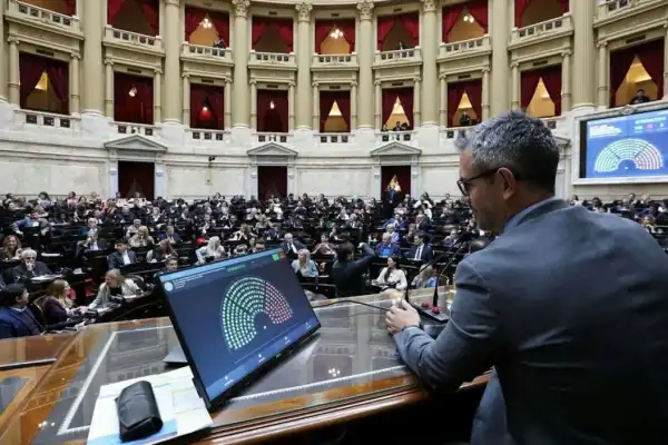 El “megadecreto” de Milei afronta una sesión decisiva en Diputados
