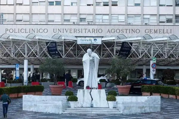 El papa León XIV no está en peligro de muerte, aseguró su hermano Louis Prevost