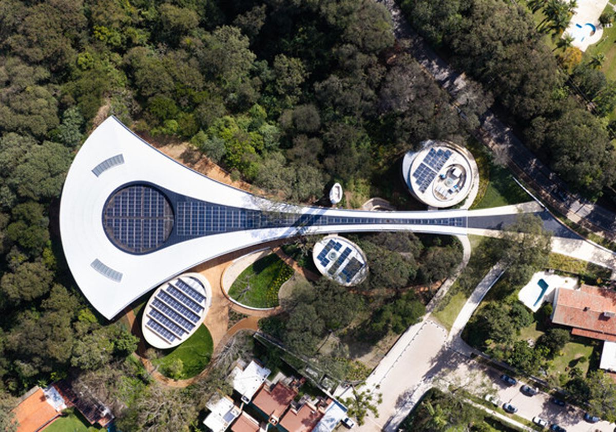 - ARTE. La obra póstuma de César Pelli reúne arquitectura contemporánea y esculturas de la artista tucumana. / CENTRO CULTURAL LOLA MORA