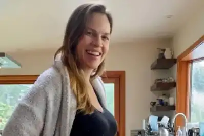 Hilary Swank será mamá por tercera vez a los 52 años: el emotivo anuncio en redes