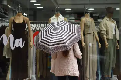 Lluvia, menos circulación y caída de ventas: preocupación en los comercios tucumanos antes del Día de la Madre