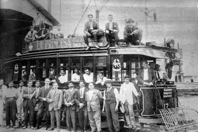 Recuerdos fotográficos: 1915. Los tranvías eléctricos, con salvavidas para distraídos