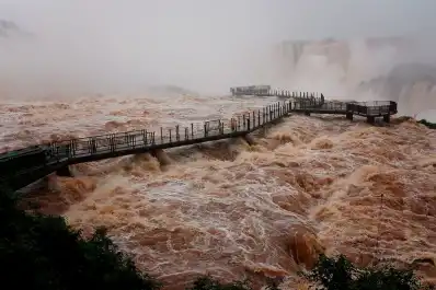 El “Súper Niño” ya golpea a Argentina: hay alerta en las Cataratas del Iguazú por las crecidas