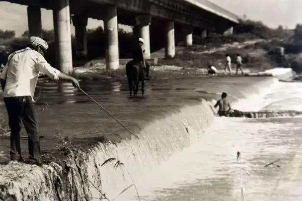 El río Salí pasó de ser un balneario en los años 70 a un riesgo ambiental en el presente