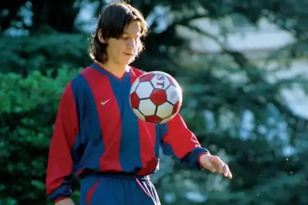 Tres informes inéditos de Messi a los 13 años: uno lo comparó con Maradona y otro pidió no ficharlo