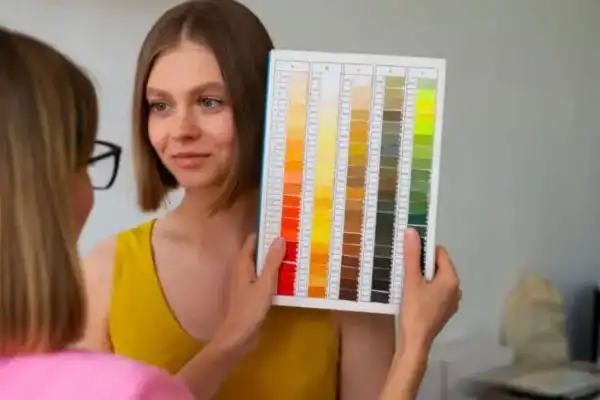 Azul marino para transmitir autoridad, beige para generar cercanía: la colorimetría como estrategia