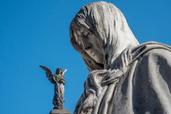 Día de la Madre: horarios de misas y apertura de los cementerios este domingo 18 de octubre