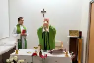 León XIV evoluciona favorablemente tras la operación y el Vaticano confirmó que rezará el Ángelus el domingo