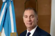 Santilli defendió la salida de Flávio Bolsonaro de Argentina: “No tenía impedimentos de Interpol”