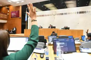 Sesión legislativa: la “fiduciaria” dejó a la Caja Popular en el centro de la disputa