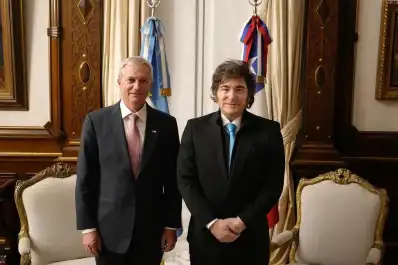 Un ministro de Kast apuntó contra Milei y cuestionó su postura sobre la obra pública: Cada vez más loco