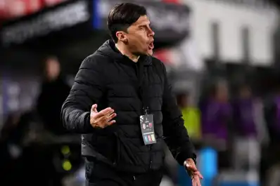 El Cacique Medina, furioso por la inhabilitación de Marcos Rojo: apuntó contra la Conmebol y la AFA