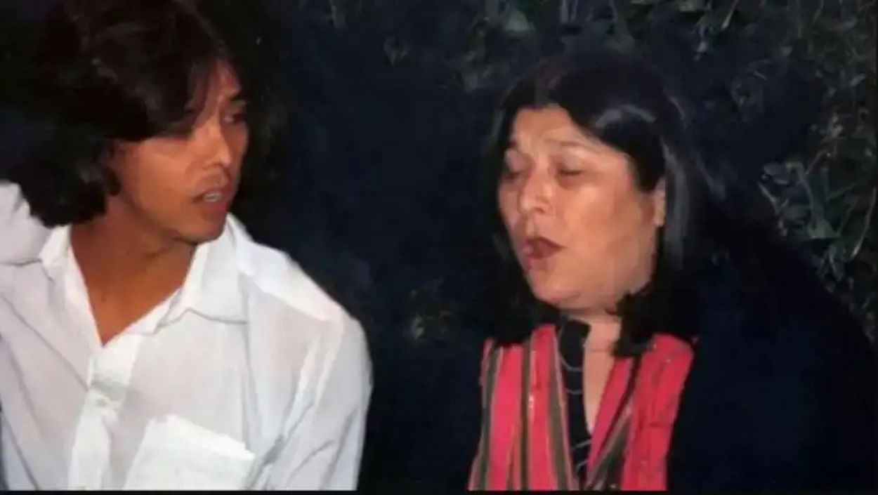 FUERTE RELACIÓN CON LA NEGRA. El vínculo con Mercedes Sosa comenzó cuando ambos vivían en Europa.