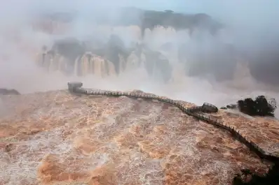 El impacto de la crecida extraordinaria que sufren las Cataratas del Iguazú