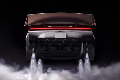Elon, primero orbitó un Tesla en un cohete, ahora puso cohetes a un Tesla
