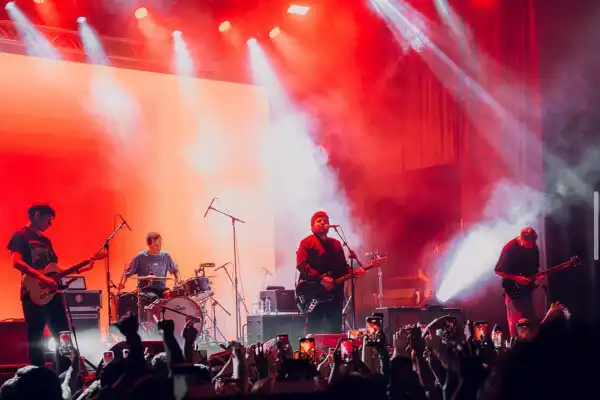 Él Mató en Tucumán: de Terminator a sus grandes hits en la oscuridad del parque 9 de Julio