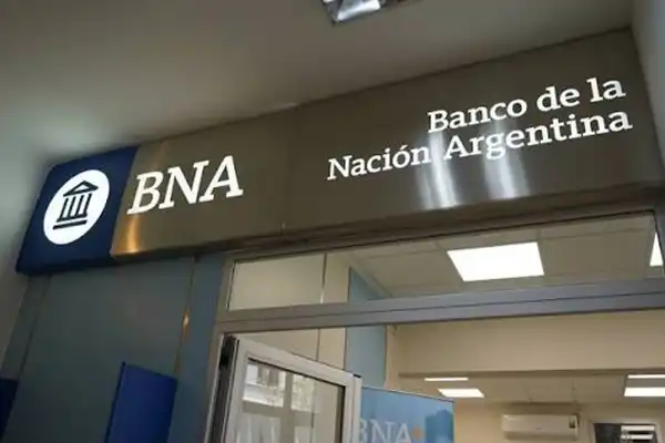 Empleados bancarios acordaron un aumento de salario y un bono de más de $2,2 millones