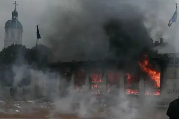 Violentas manifestaciones en Francia: incendiaron una oficina de turismo y ya hay 272 detenidos