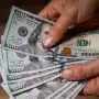 El dólar mayorista pegó un salto al cierre de la semana