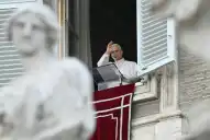El papa León XIV reapareció en el Ángelus tras su operación de cáncer pulmonar: Retomaré gradualmente mis actividades