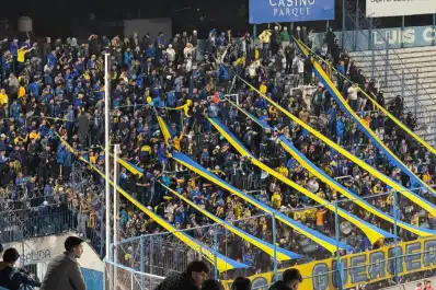 Sin familias, pero en paz: la hinchada de Rosario Central se hizo sentir en el José Fierro