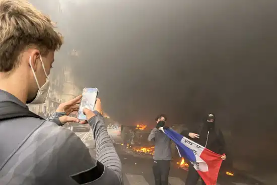 550x367_protesta-paris-foto-x-srodrigotelesur-1158576-140055.webp