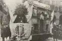 Recuerdos fotográficos: 1925. La Casa Histórica se pasea en un tranvía porteño