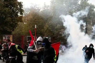 Trump vincula la inmigración con la violencia en territorio francés