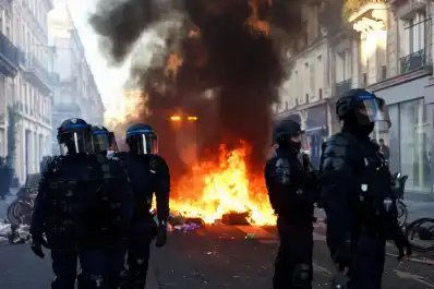 Francia impondrá nuevos toques de queda en las zonas afectadas por los disturbios