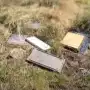 Malvinas: un informe de la TV chilena mostró placas argentinas descartadas junto al Cementerio de Darwin