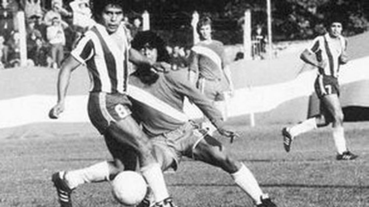 Tenía 15 años, tiró un caño y comenzó la leyenda: el histórico debut de Maradona hace 50 años