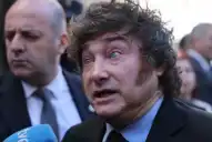 Por qué Javier Milei usó una venda en el cuello durante su viaje a España: la explicación oficial