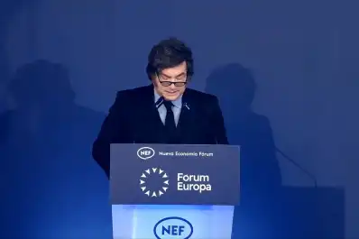 Desde España, Javier Milei culpó a la oposición y a los mercados por la suba del riesgo país