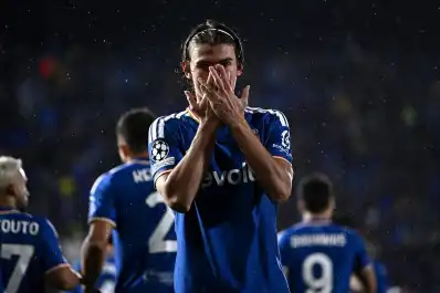 Champions League: Nico Paz marcó dos goles y dio una asistencia en el 4-1 de Como a Manchester United