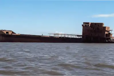 Peligro en el Paraná: se soltó un barco fantasma de 107 metros y quedó a la deriva tras el feroz temporal en Corrientes