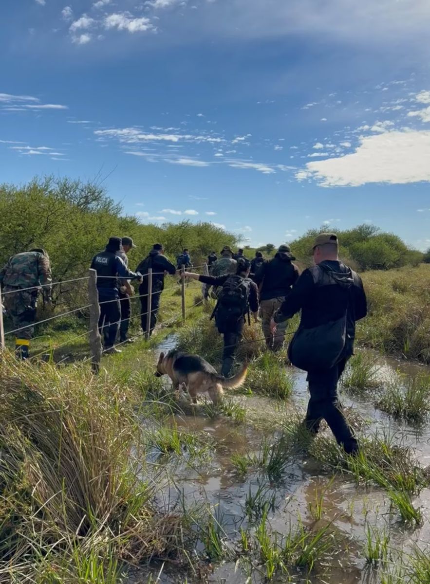 Cerca de 90 efectivos de la Policía provincial participan de los rastrillajes. Imagen: Infobae