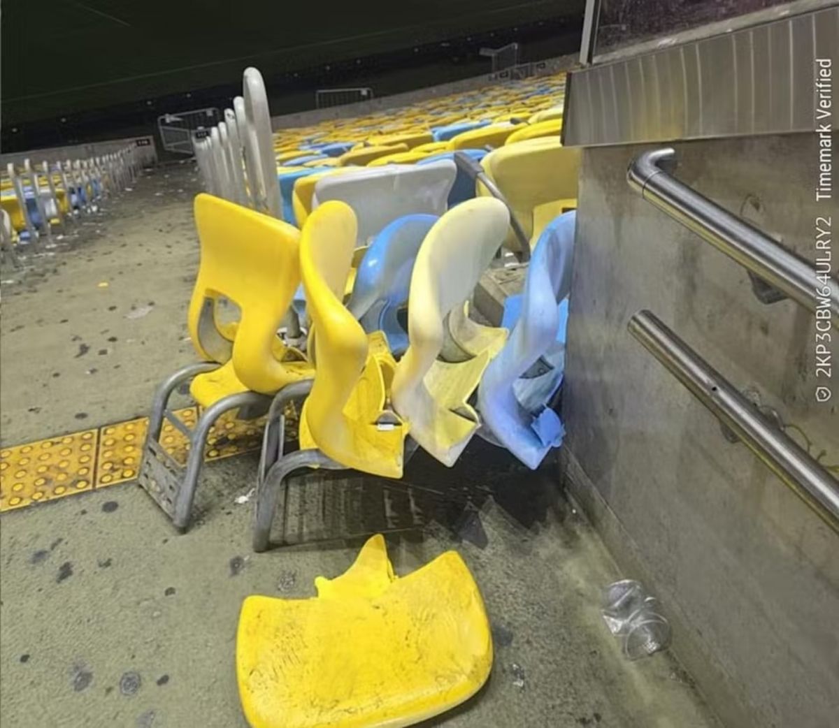 DAÑOS. Así quedaron algunos sectores del Maracaná tras el partido entre Vasco da Gama y Boca por la Copa Sudamericana.