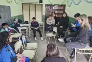 De la escuela al mercado: cómo un grupo de alumnos creó un shampoo sólido con la ayuda de una mentora financiera