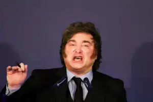 Milei volvió a cargar contra Pedro Sánchez y se metió en la campaña española