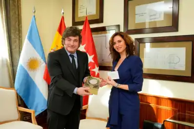 Milei volvió a atacar a Sánchez y al periodismo en España: “Voy a morir con las botas puestas”