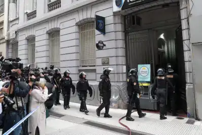 Tensión en una comisaría porteña: tomaron a un policía de rehén durante un motín