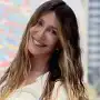 Así luce Mónica Ayos a los 54 años: posó en bikini desde la pileta y sorprendió en las redes