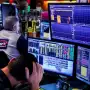 El riesgo país vuelve a superar los 700 puntos y el dólar oficial marca un nuevo máximo