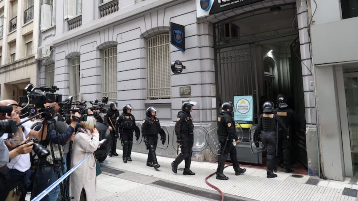 Tensión en una comisaría porteña: tomaron a un policía de rehén durante un motín