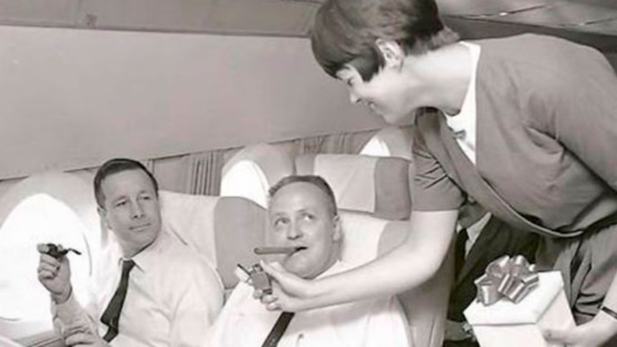 Por qué está prohibido fumar en los aviones: la tragedia que conmocionó al mundo