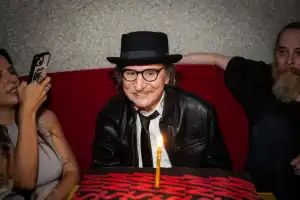 75 años y 75 momentos en la vida de Charly García