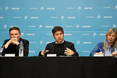 Gobernadores, legisladores y dirigentes del peronismo cerraron filas para defender las PASO