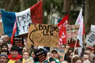 Francia vuelve a las calles: gases lacrimógenos, protestas y un fuerte despliegue policial